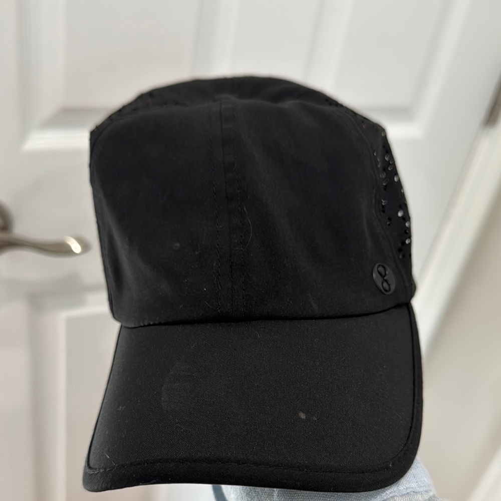 Black Structured Bill Hat Classic Design